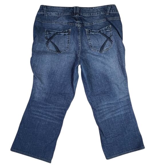 Lane Bryant Distinctly Boot Cut-Right Fit Technology-Red Triangle - 18 Average 1 - Picture 3 of 15